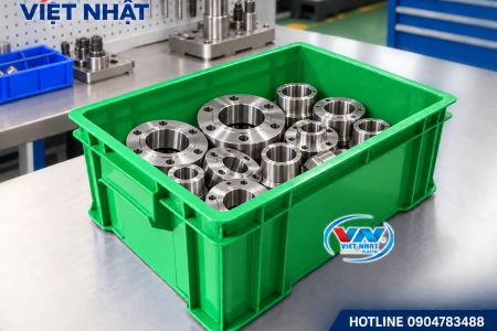 Thùng nhựa đặc B4 515x335x170mm đựng linh kiện cơ khí trong nhà máy